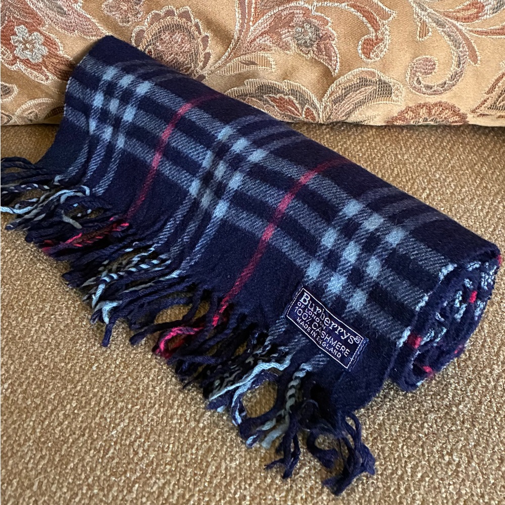 👔 Burberry Navy and Red Plaid Scarf